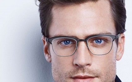 Männliches Fotomodell mit Brille von Lindberg